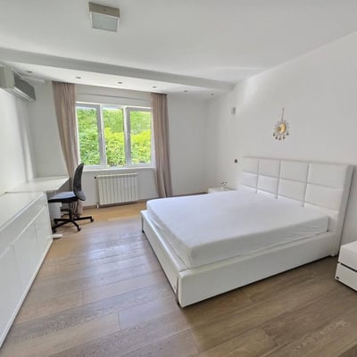 Аренда просторной 3-комнатной квартиры 126 м² в центре Белграда, Сербия